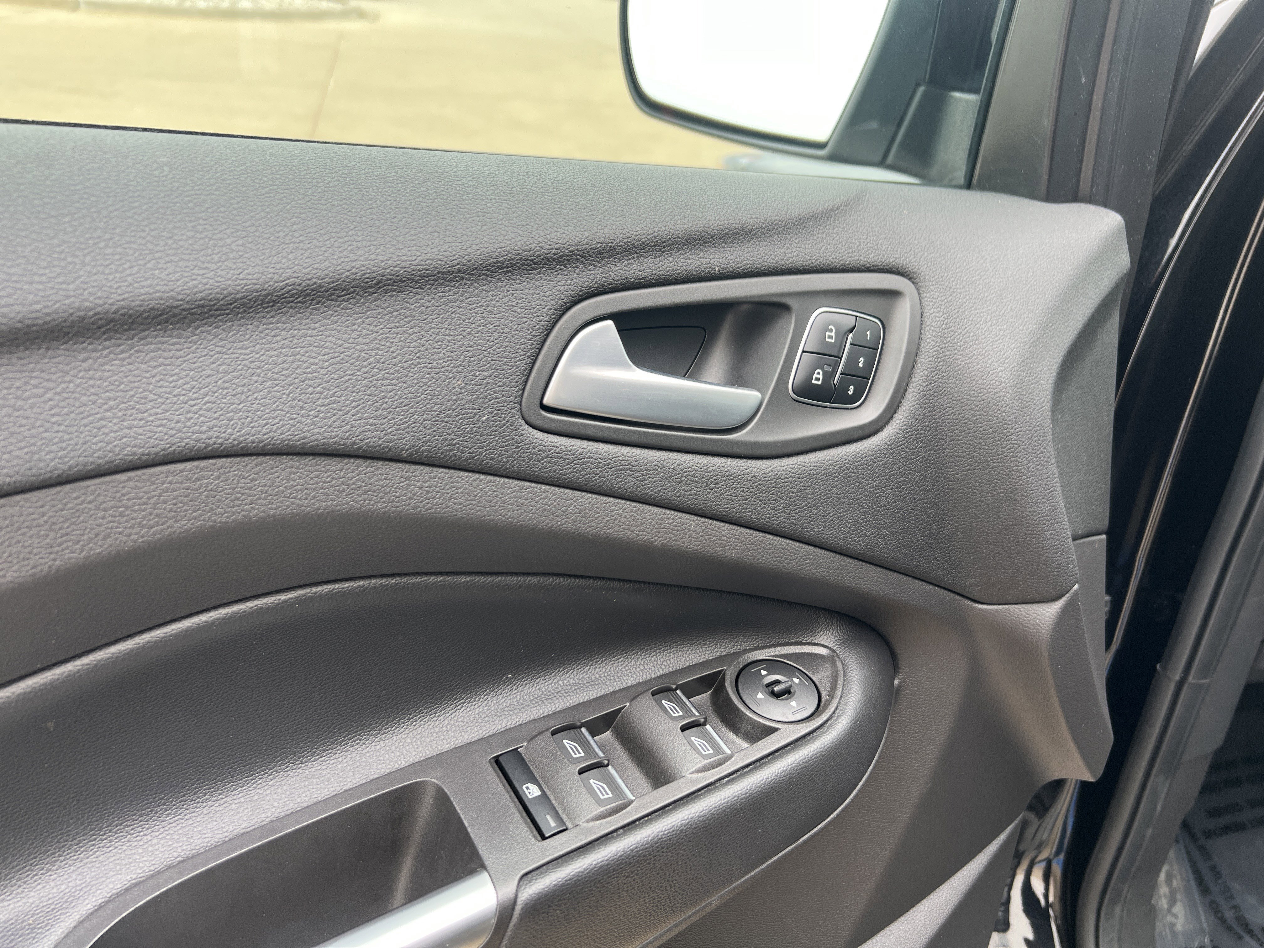 Used 2019 Ford Escape Titanium image 7