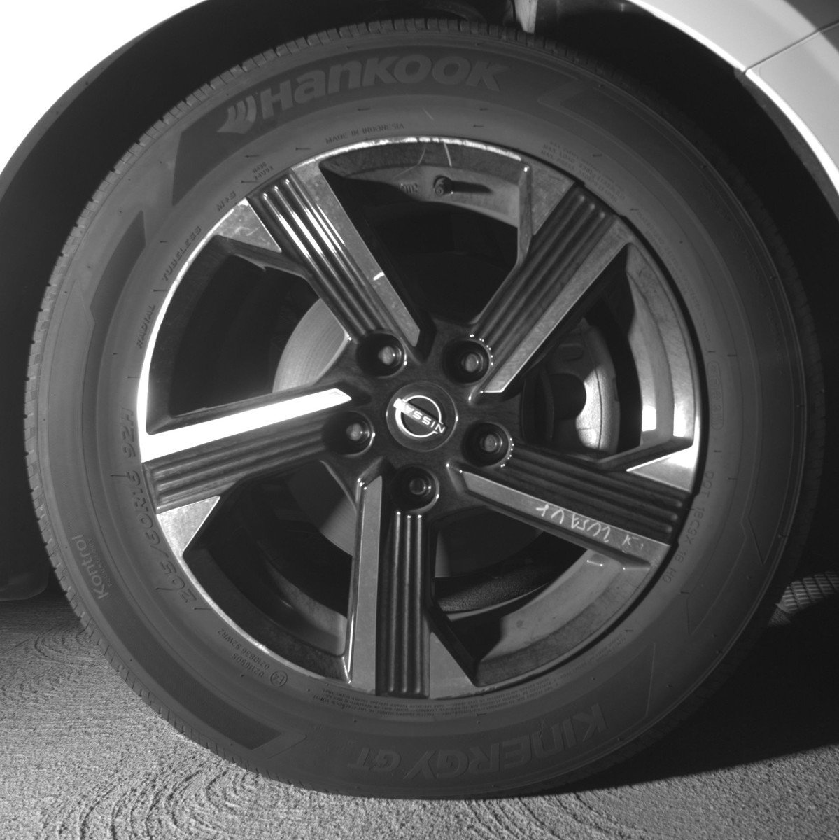 Used 2025 Nissan Sentra SV FWD image 12