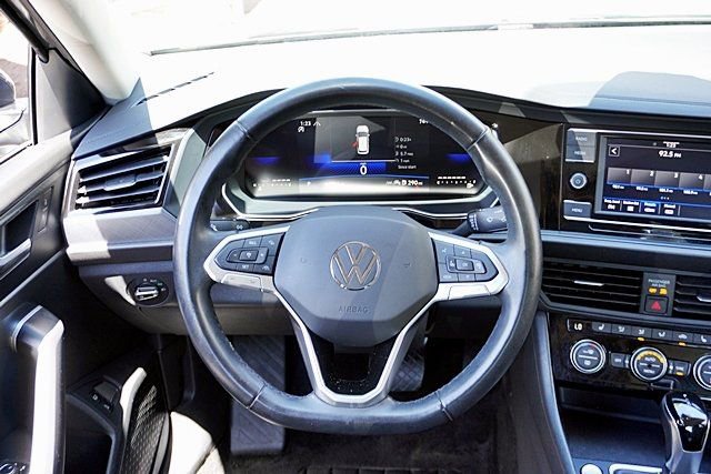 Used 2024 Volkswagen Jetta SE FWD image 18