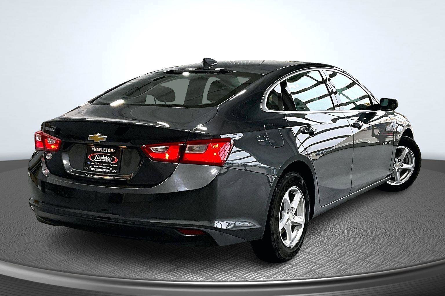 Used 2018 Chevrolet Malibu LS image 2