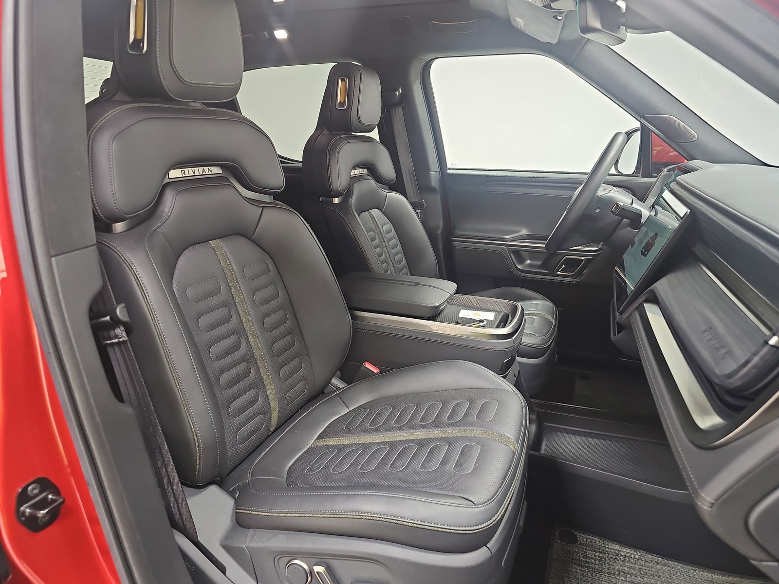 Used 2023 Rivian R1T Adventure image 23