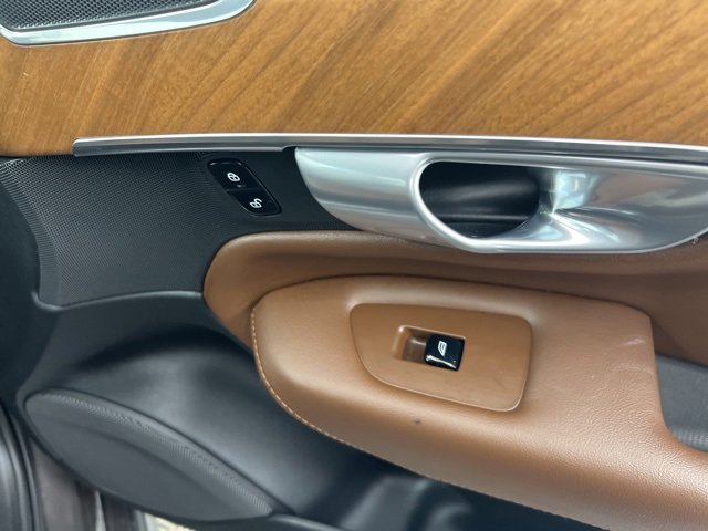 Used 2024 Volvo XC90 B6 Plus image 25