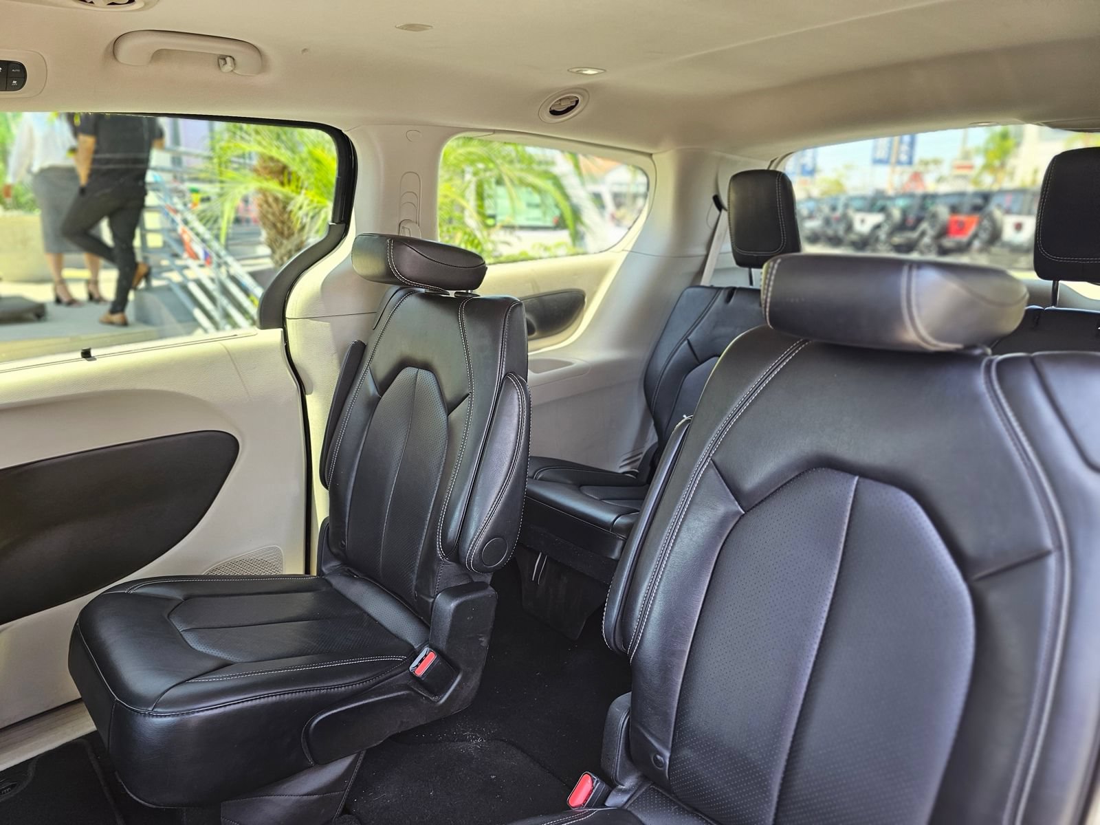 Used 2024 Chrysler Pacifica Touring-L FWD image 25