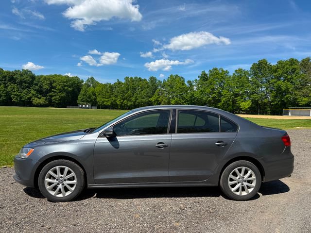 Used 2011 Volkswagen Jetta SE FWD image 2
