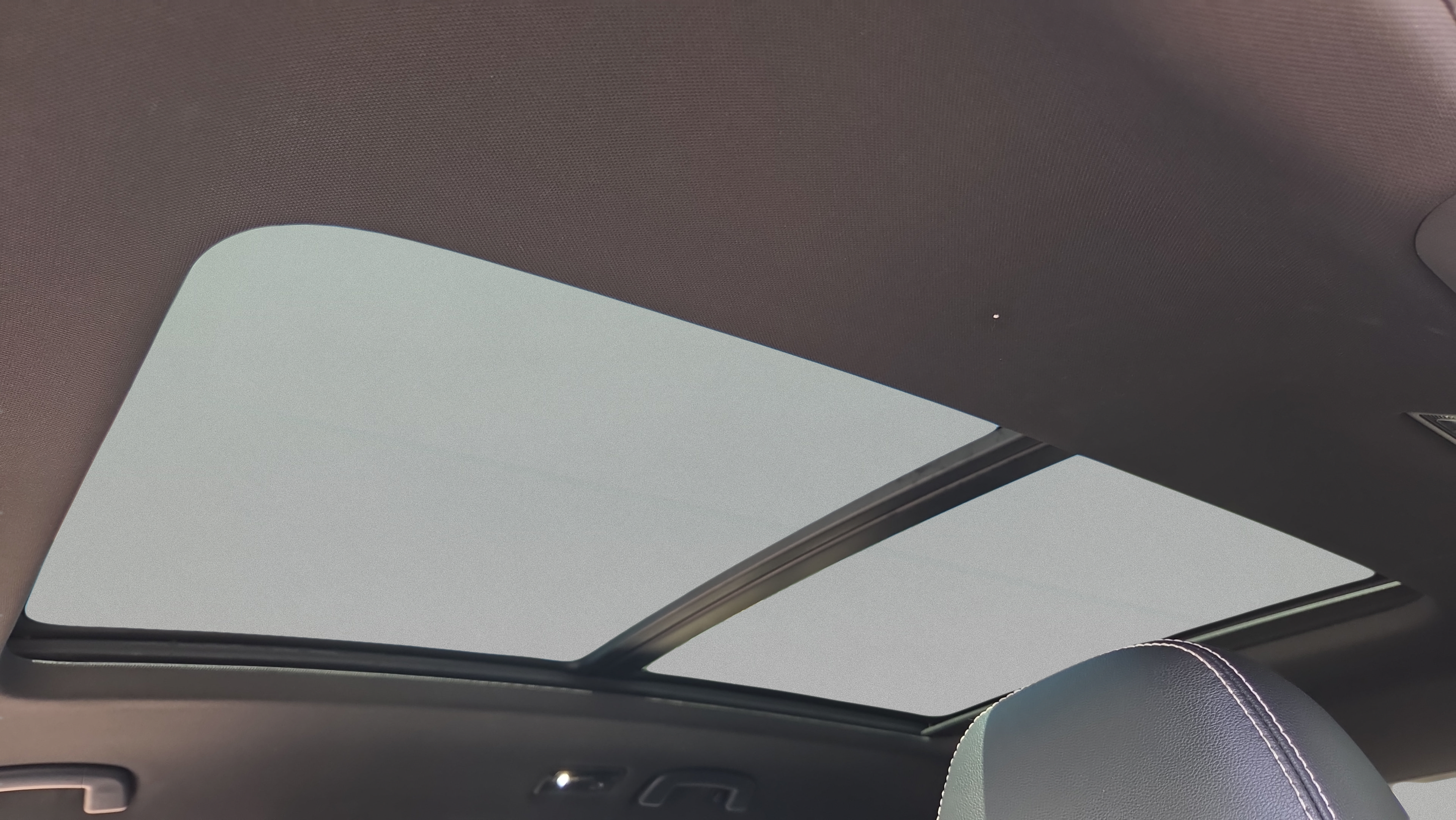 Used 2021 Volkswagen Atlas Cross Sport SE w/ Panoramic Sunroof Package FWD image 10
