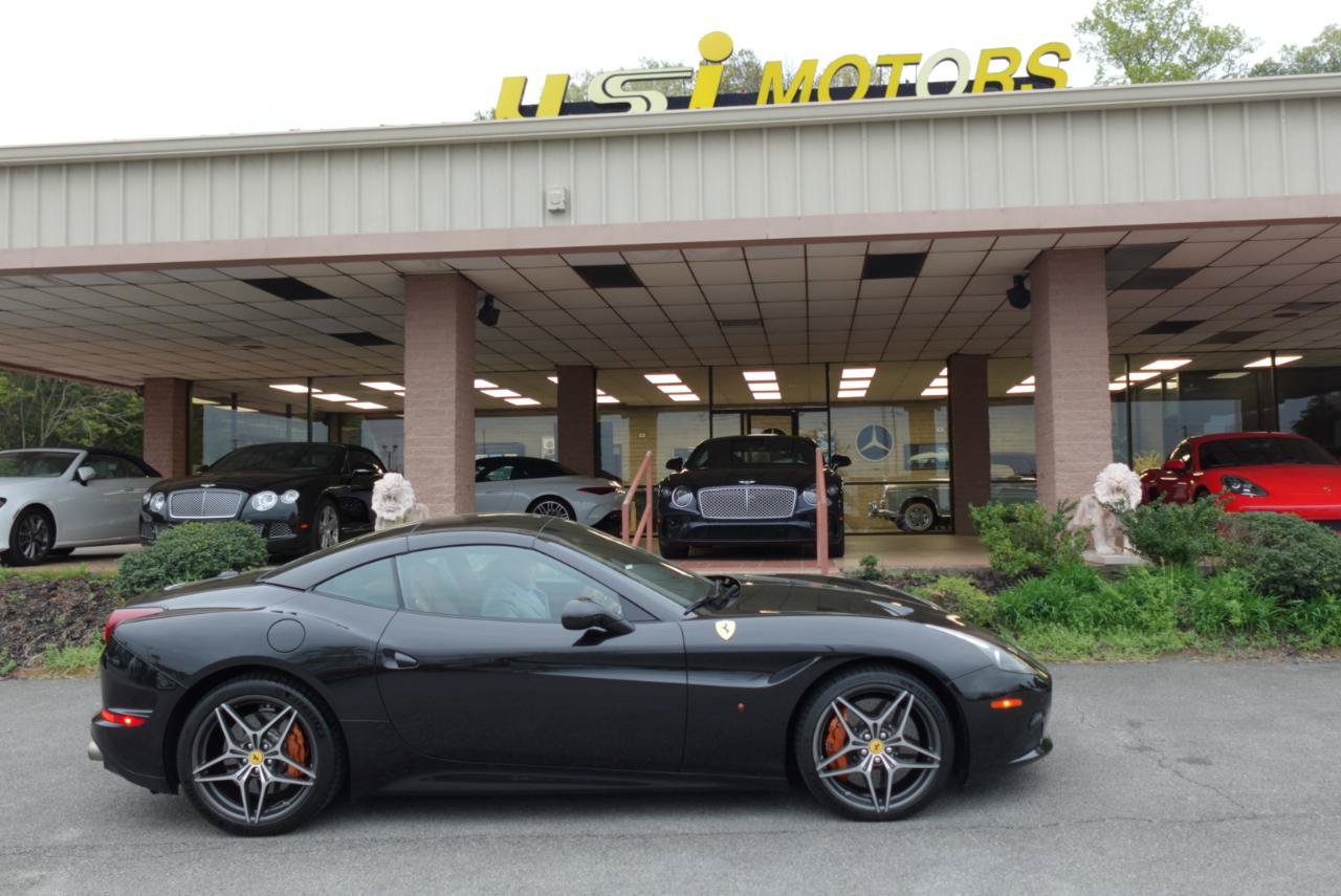 Used 2015 Ferrari California T RWD image 24