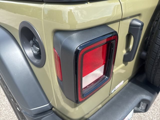 Used 2025 Jeep Wrangler Unlimited Sport AWD/4WD image 10
