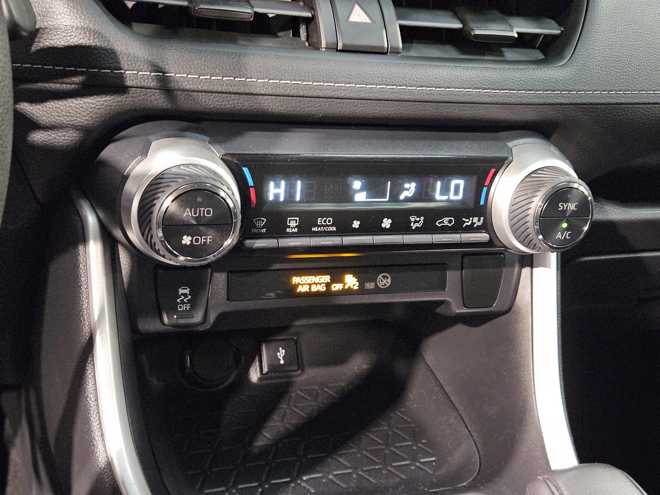 Used 2020 Toyota RAV4 XLE w/ Convenience Package image 32