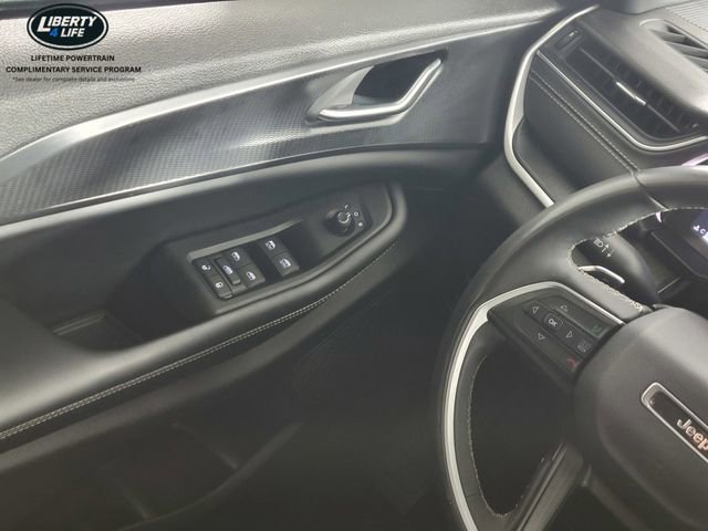 Used 2023 Jeep Grand Cherokee L Laredo image 33