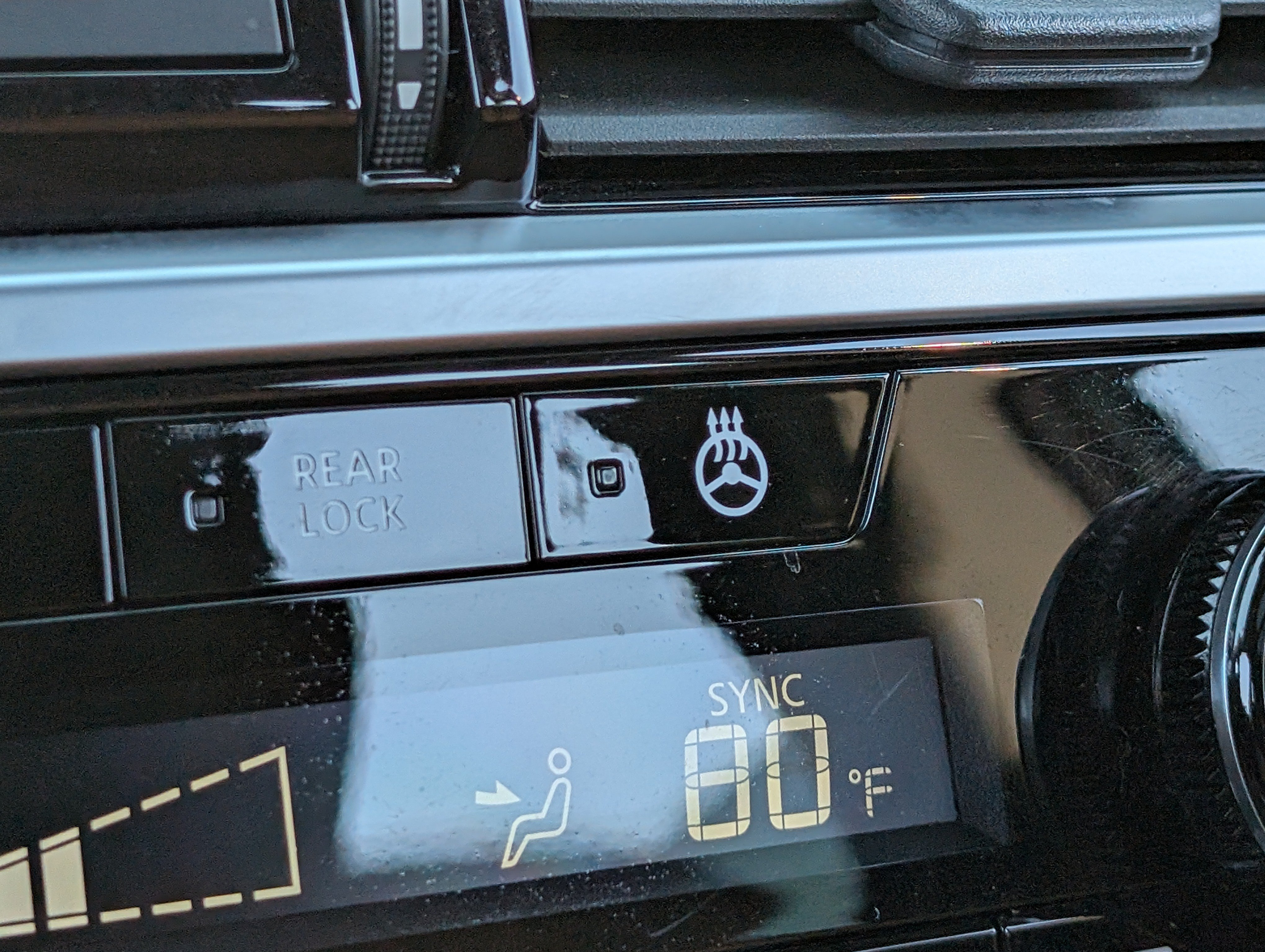 Used 2025 Nissan Pathfinder Platinum w/ Cargo Package FWD image 39