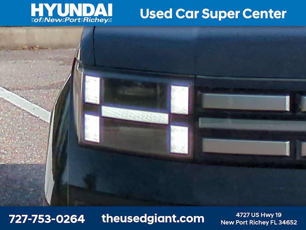 Used 2025 Hyundai Santa Fe SE FWD image 9