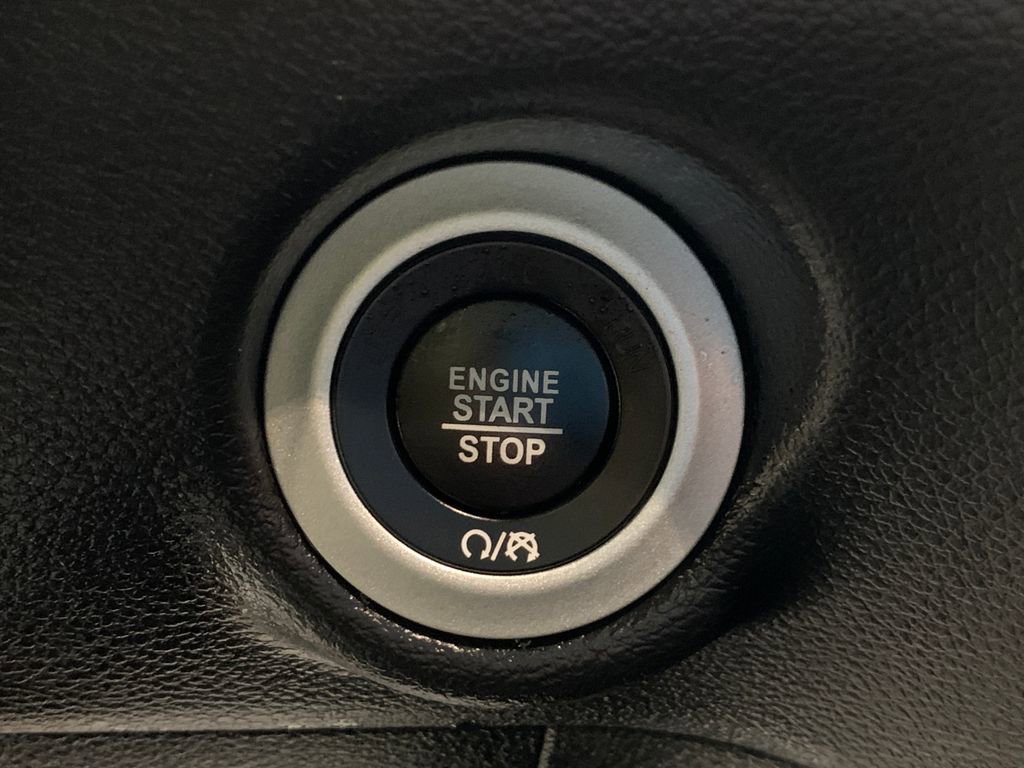 Used 2025 Chrysler Pacifica Select FWD image 26