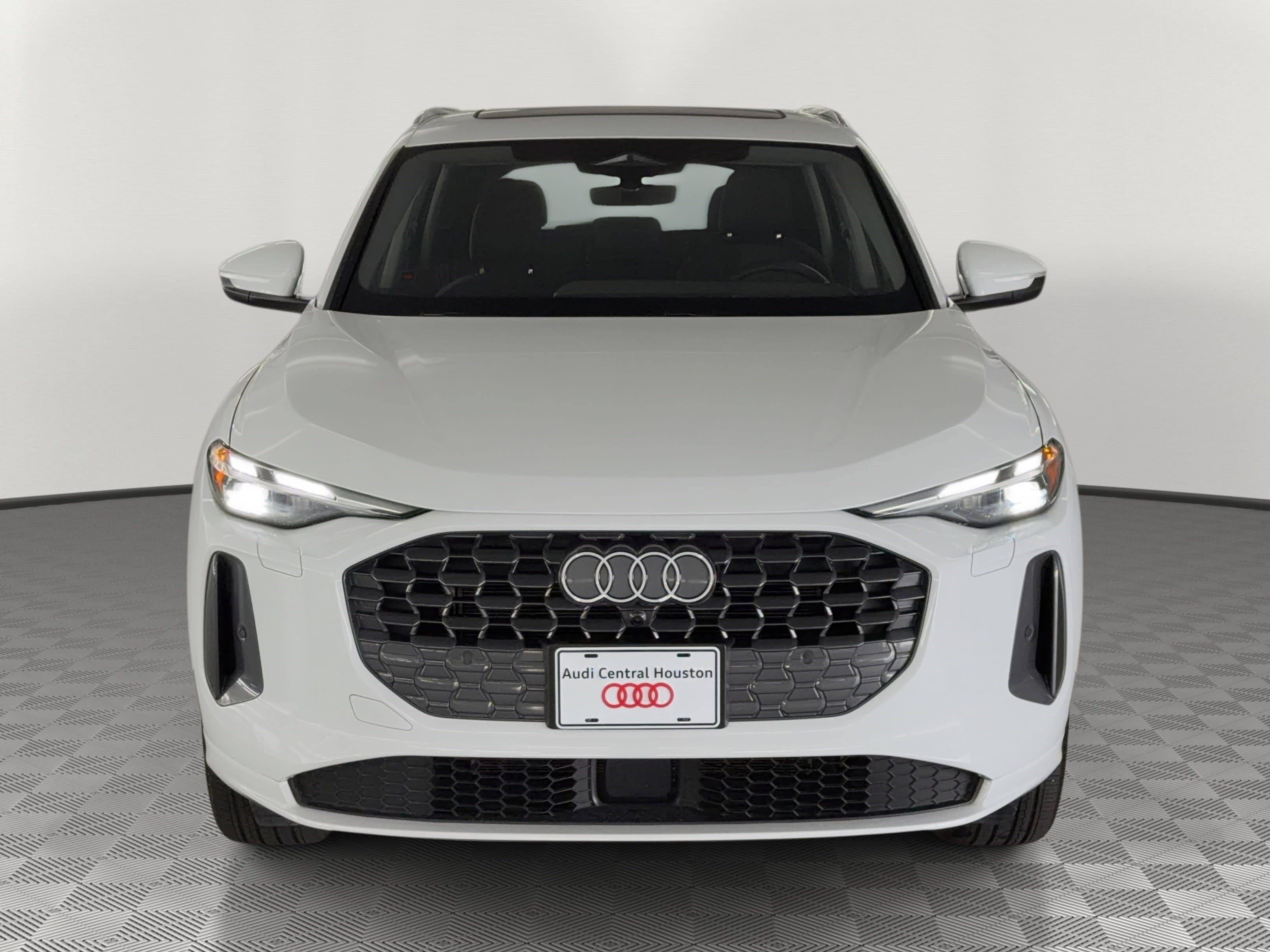 Certified 2025 Audi Q5 Premium w/ Convenience Package image 6