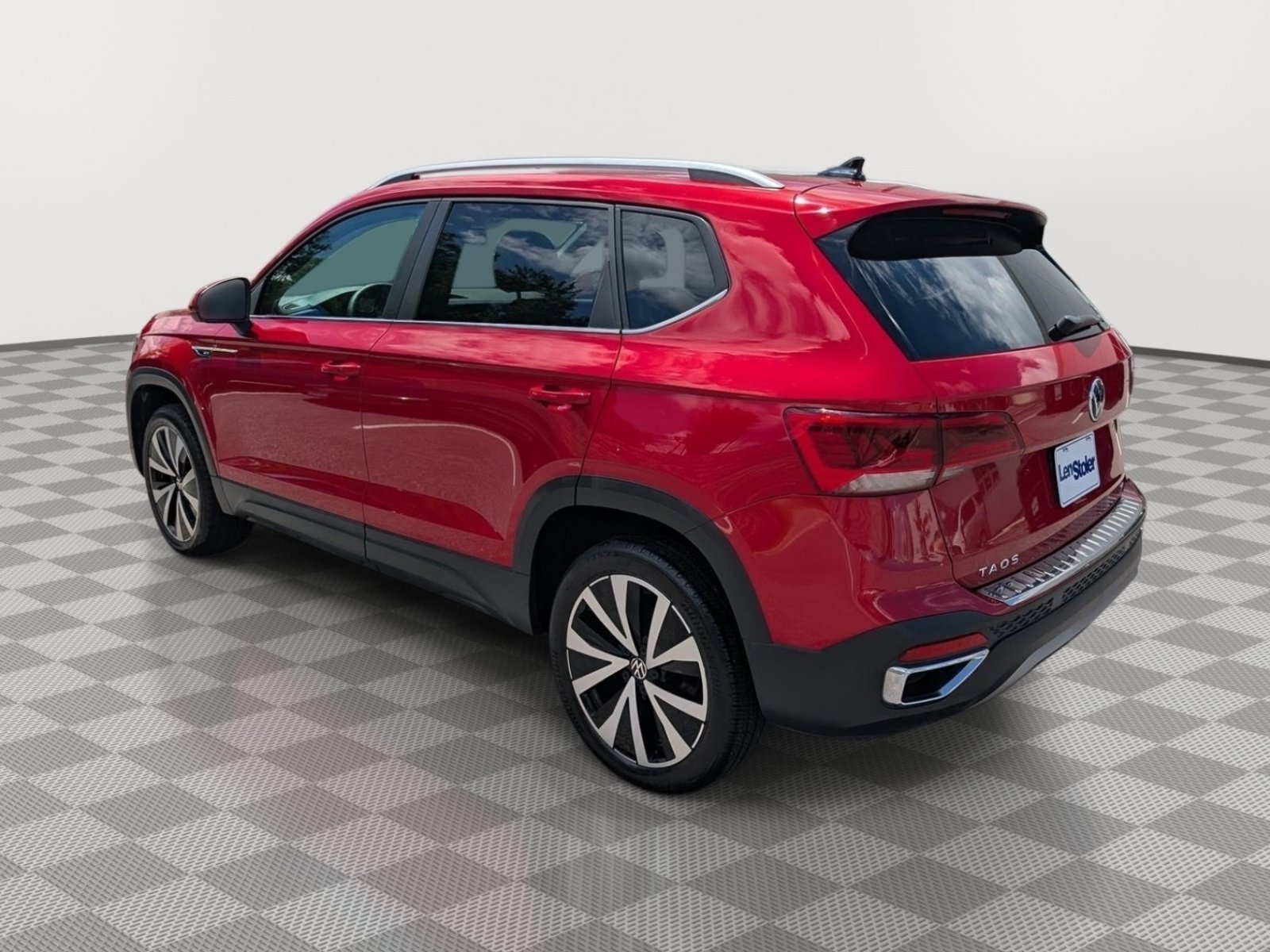 Used 2022 Volkswagen Taos SE FWD image 3
