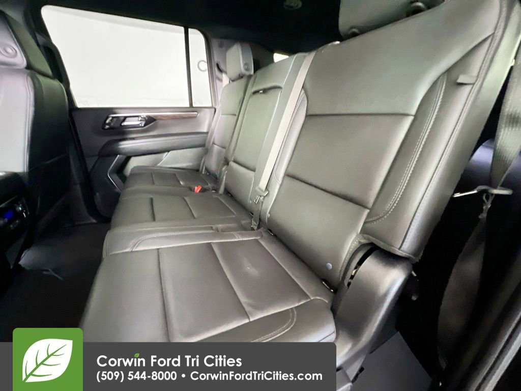 Used 2025 Chevrolet Suburban LT image 30