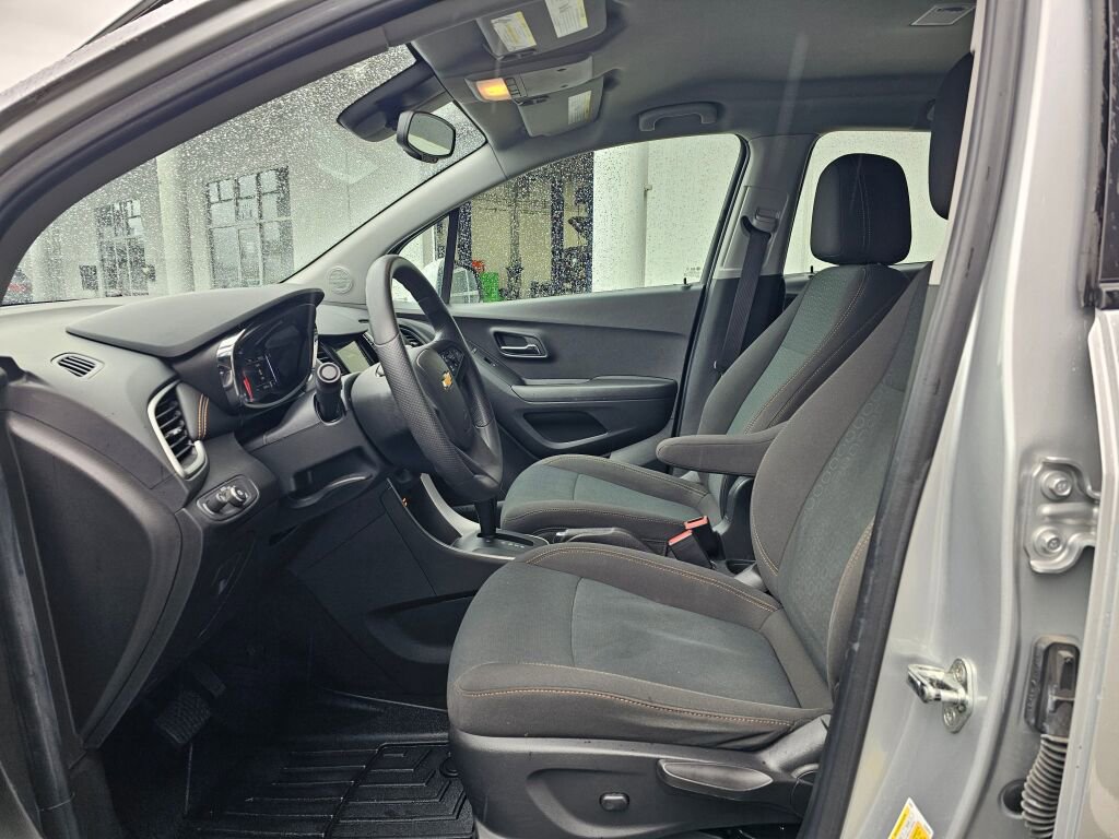Used 2018 Chevrolet Trax LS AWD/4WD image 20