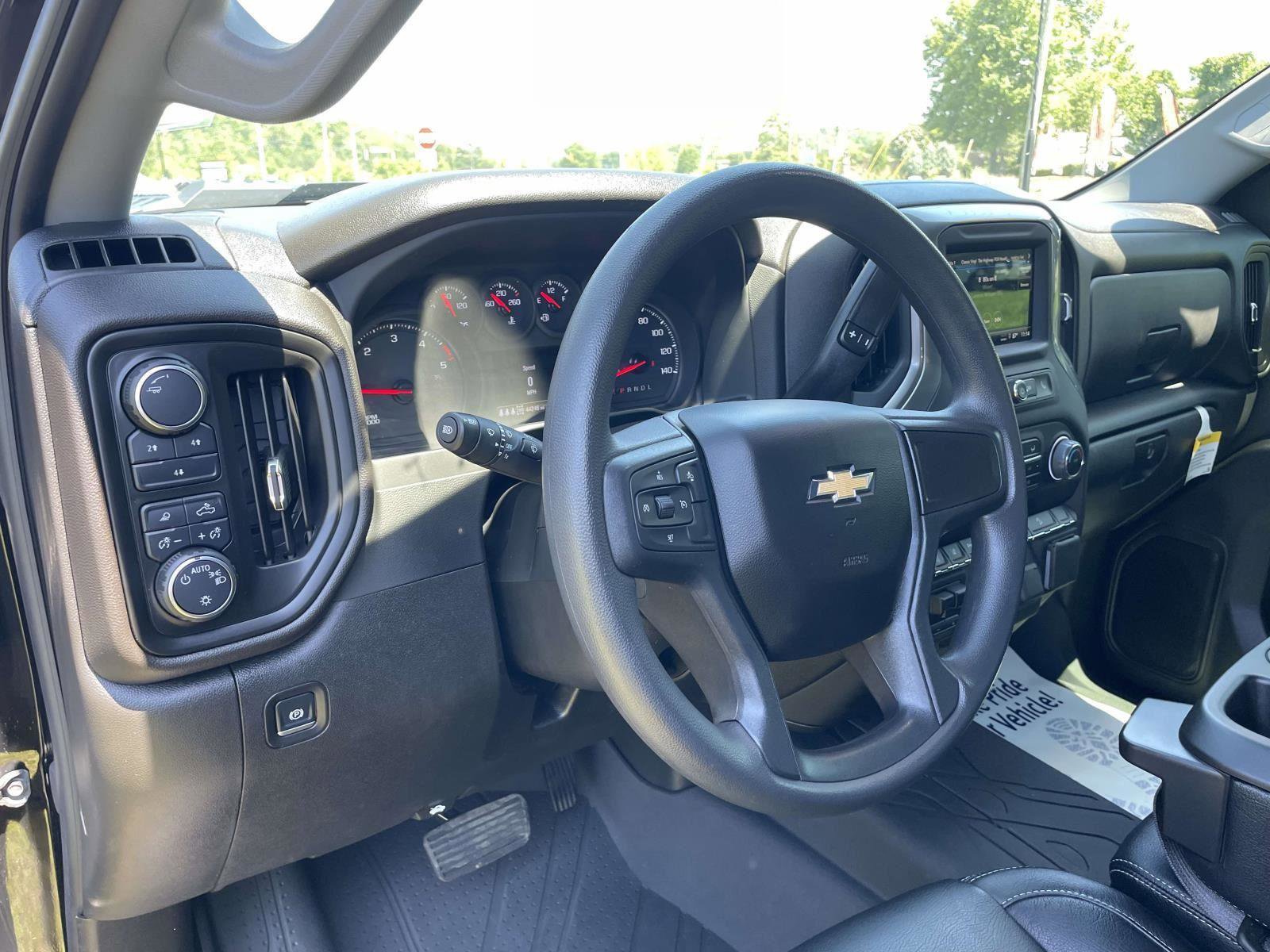 Used 2025 Chevrolet Silverado 2500 Custom w/ Custom Value Package AWD/4WD image 7