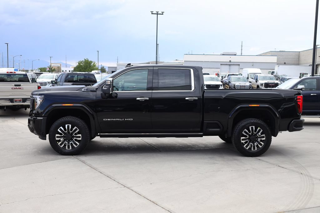 New 2026 GMC Sierra 3500 Denali Ultimate AWD/4WD image 3