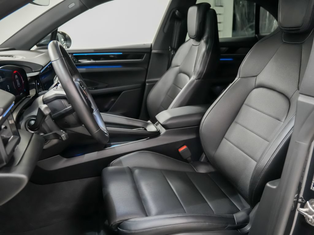 Certified 2025 Porsche Macan Electric RWD image 5