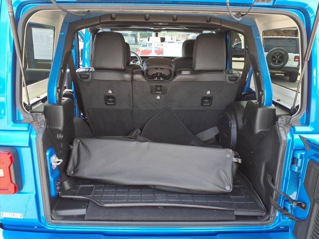 Used 2022 Jeep Wrangler Unlimited Sahara AWD/4WD image 14