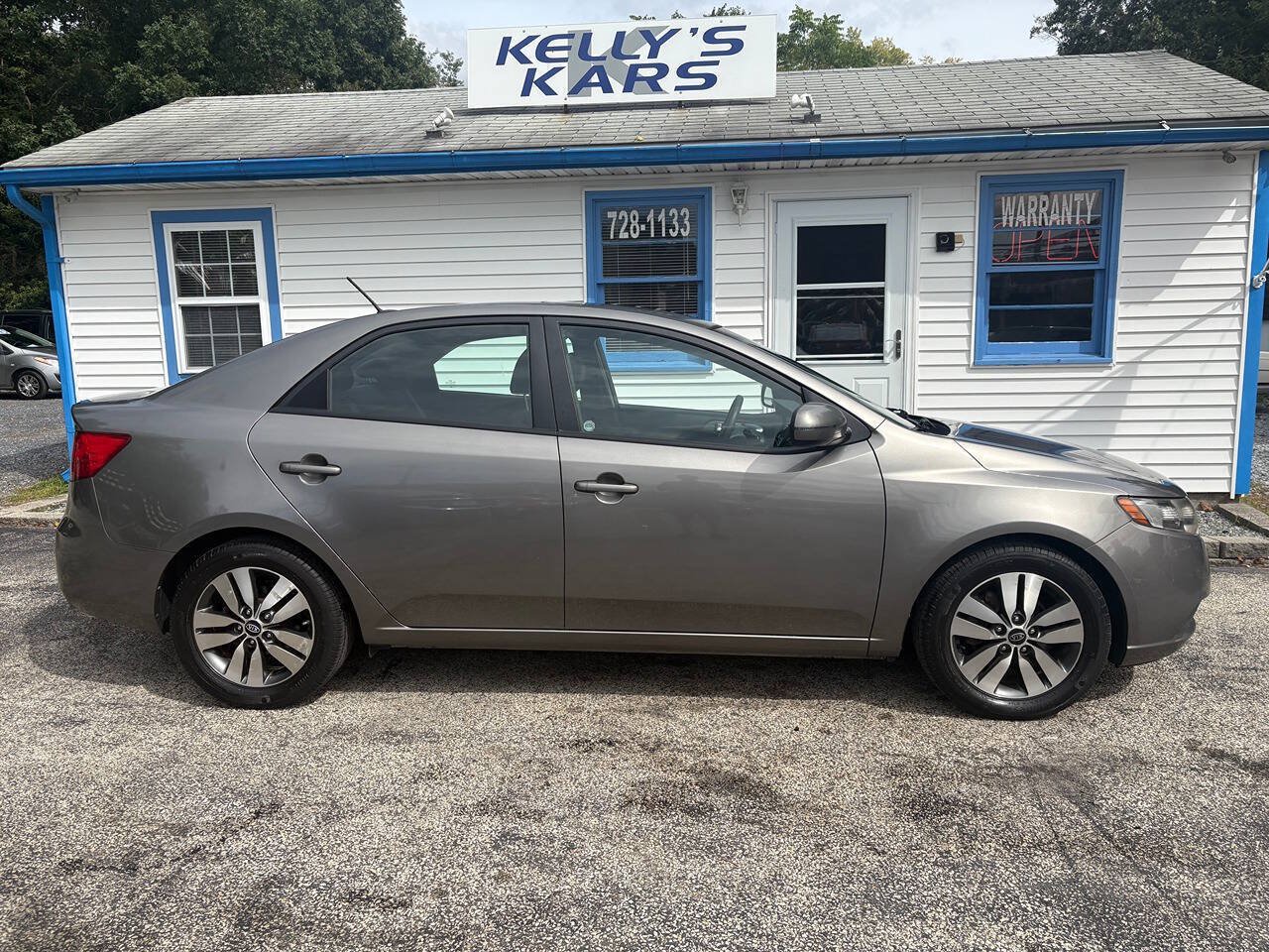 Used 2013 Kia Forte EX w/ Premium Pkg FWD image 2