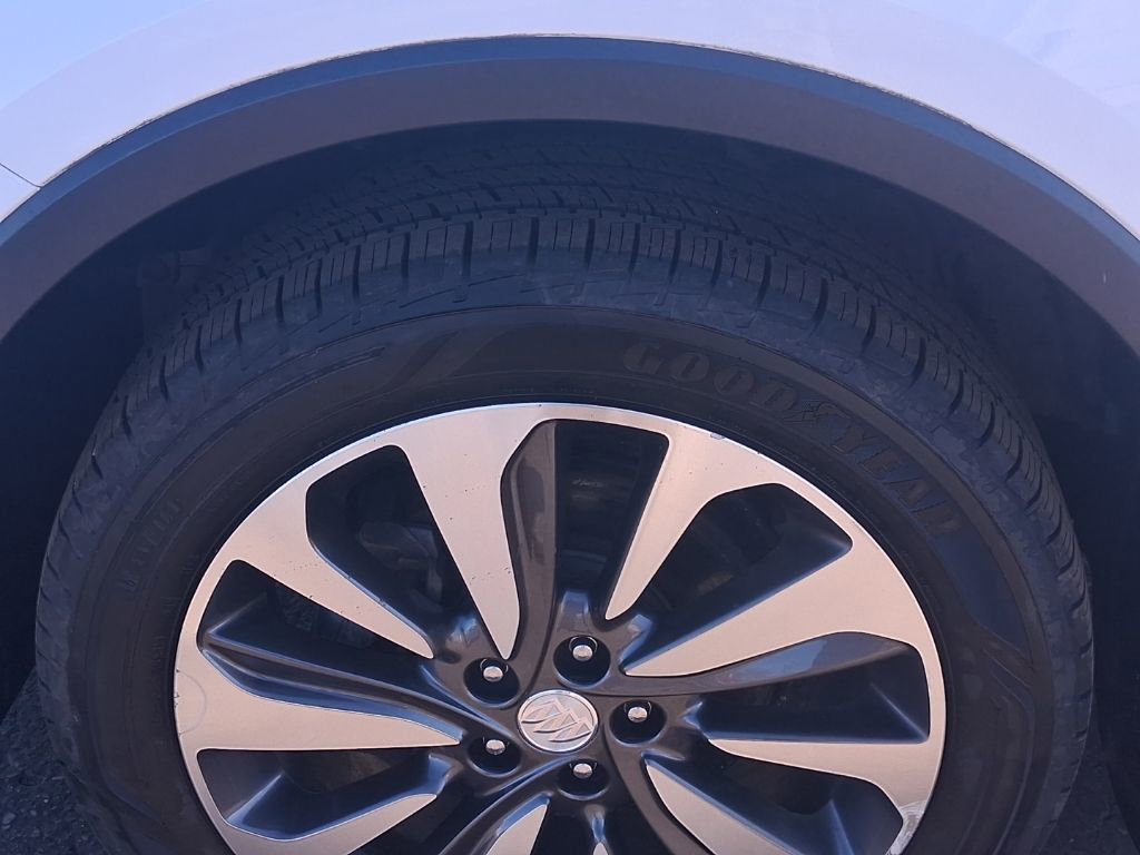 Used 2018 Buick Encore Essence image 12