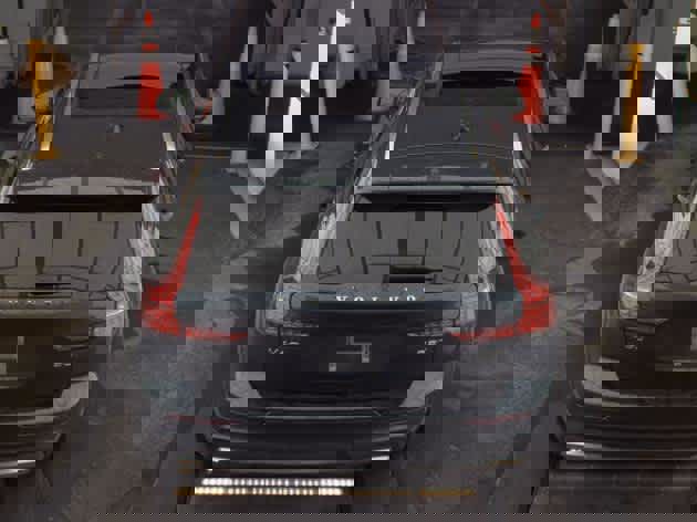 Used 2025 Volvo V60 B5 Cross Country Plus image 13