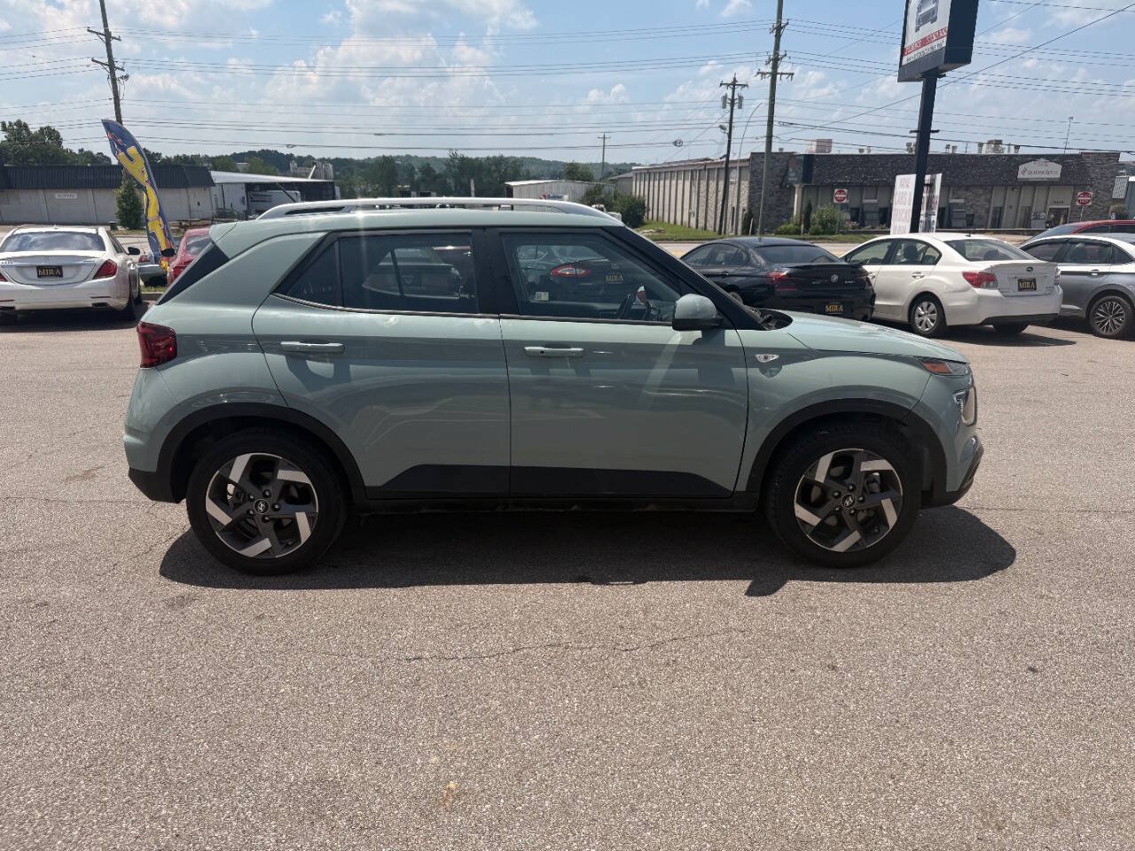 Used 2025 Hyundai Venue SEL FWD image 5