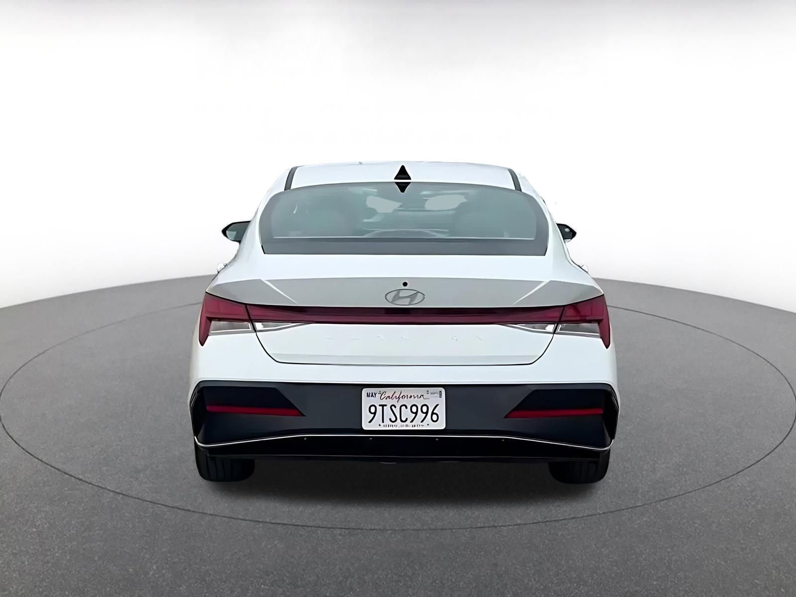 Used 2025 Hyundai Elantra SEL image 11