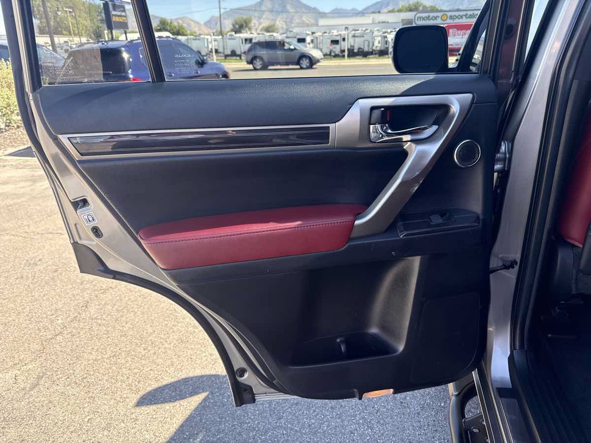 Used 2020 Lexus GX 460 Luxury w/ Luxury Sport Package AWD/4WD image 15