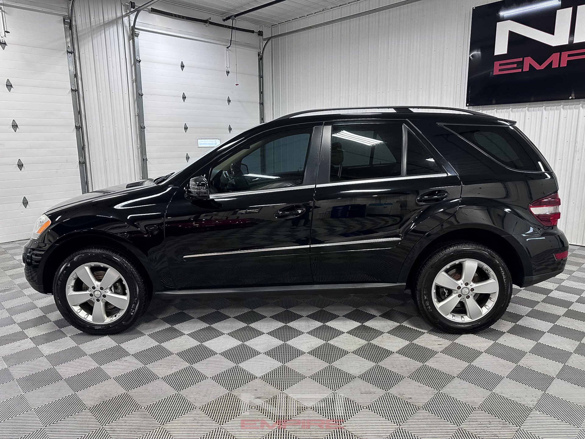 Used 2011 Mercedes-Benz ML 350 4MATIC image 2