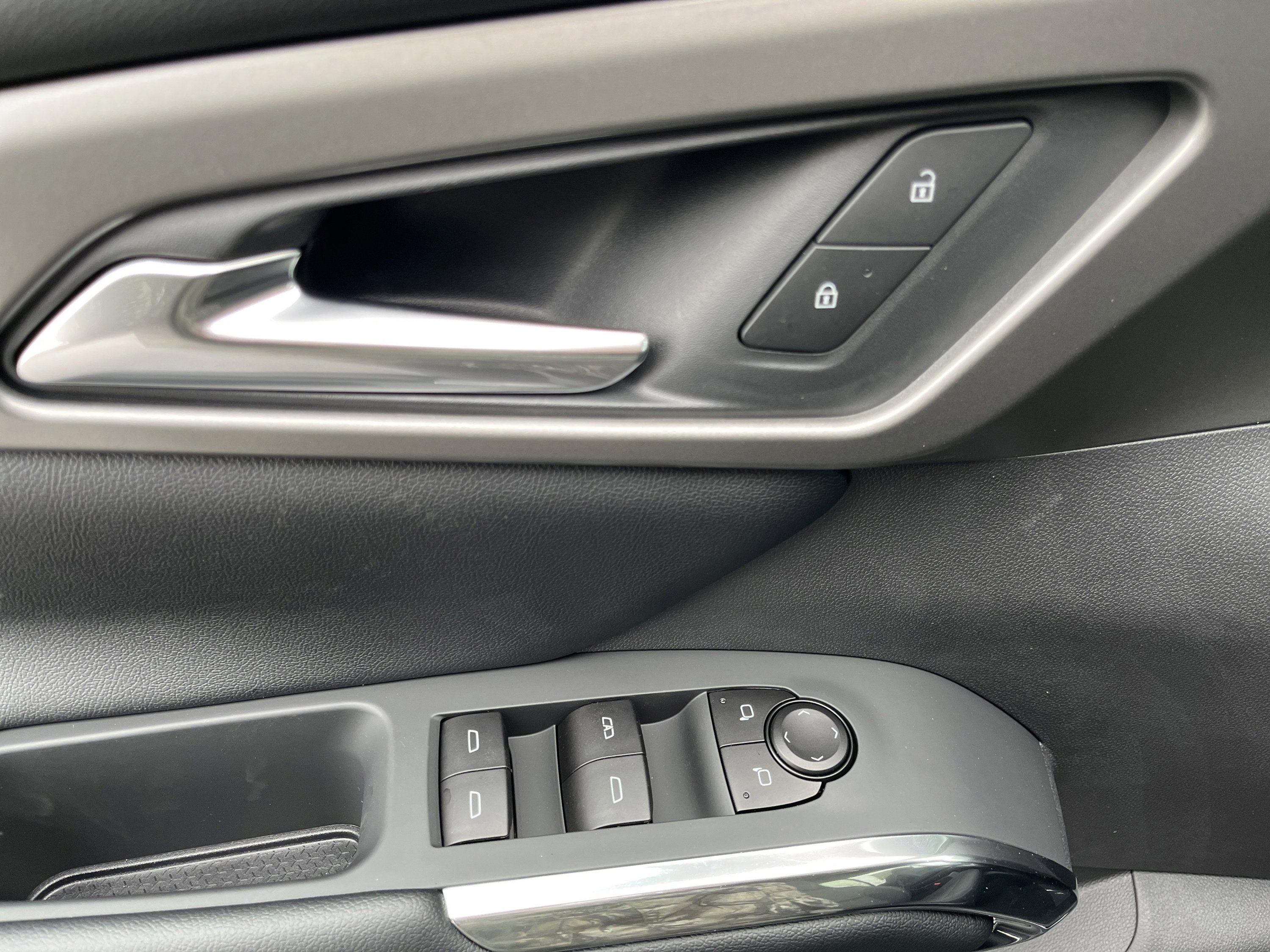 New 2026 Chevrolet Traverse LT w/ Driver Confidence Package image 18