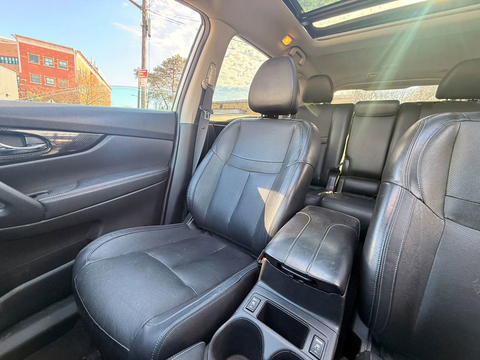 Used 2018 Nissan Rogue SL w/ Premium Package image 25