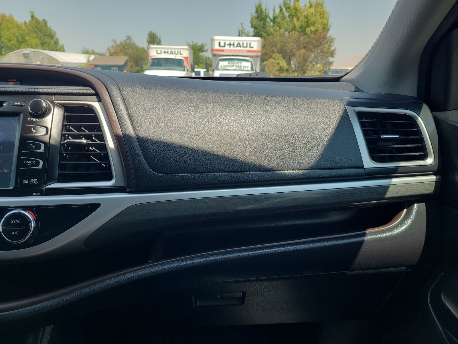 Used 2019 Toyota Highlander Limited AWD/4WD image 16