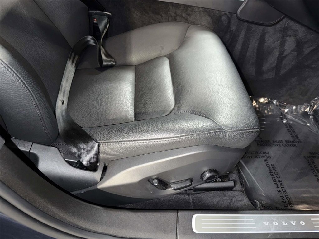 Used 2023 Volvo S90 B6 Plus image 15