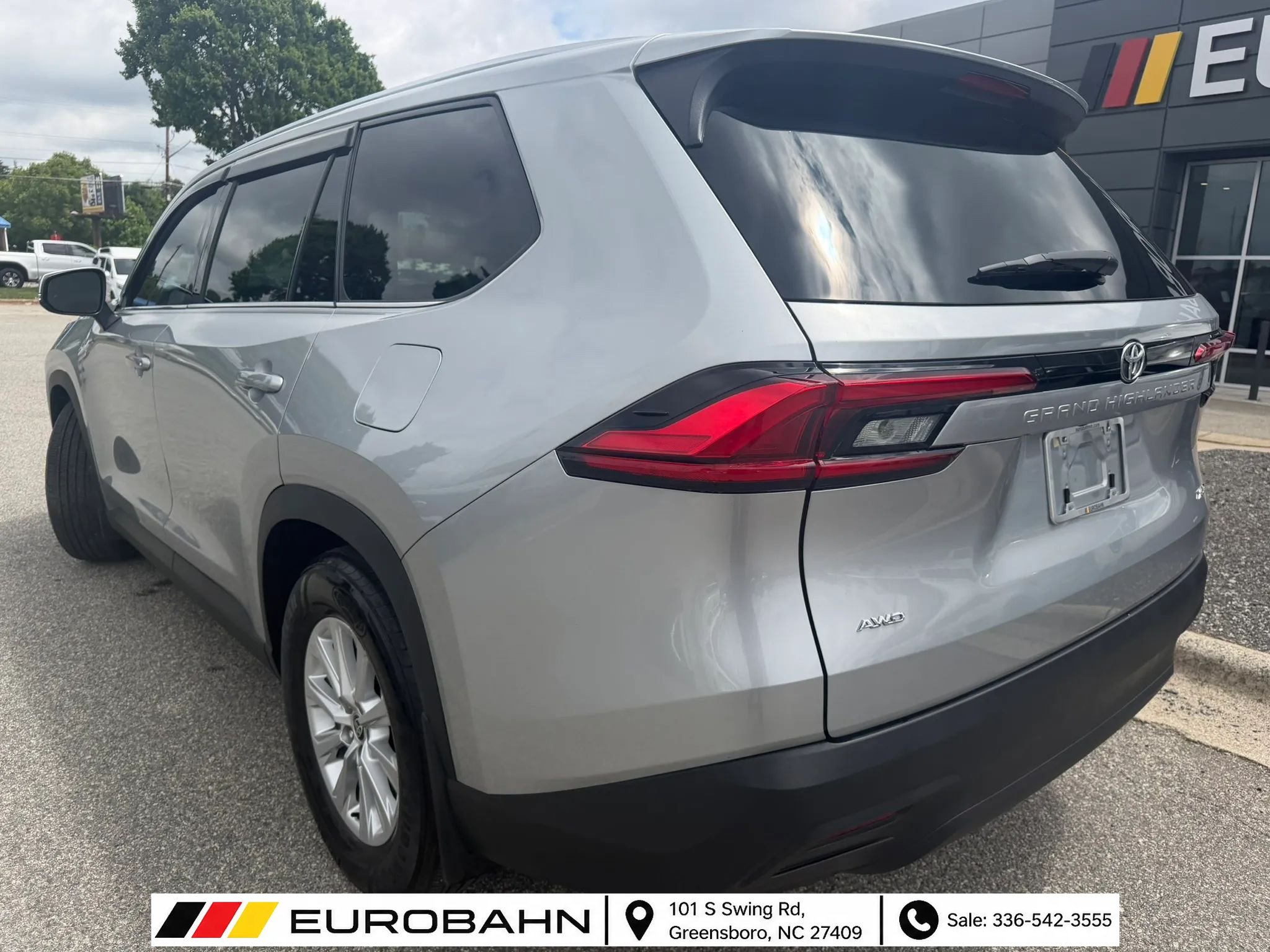 Used 2024 Toyota Grand Highlander AWD image 3