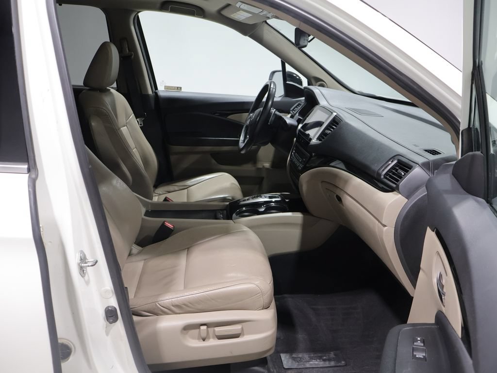 Used 2017 Honda Pilot Touring image 27