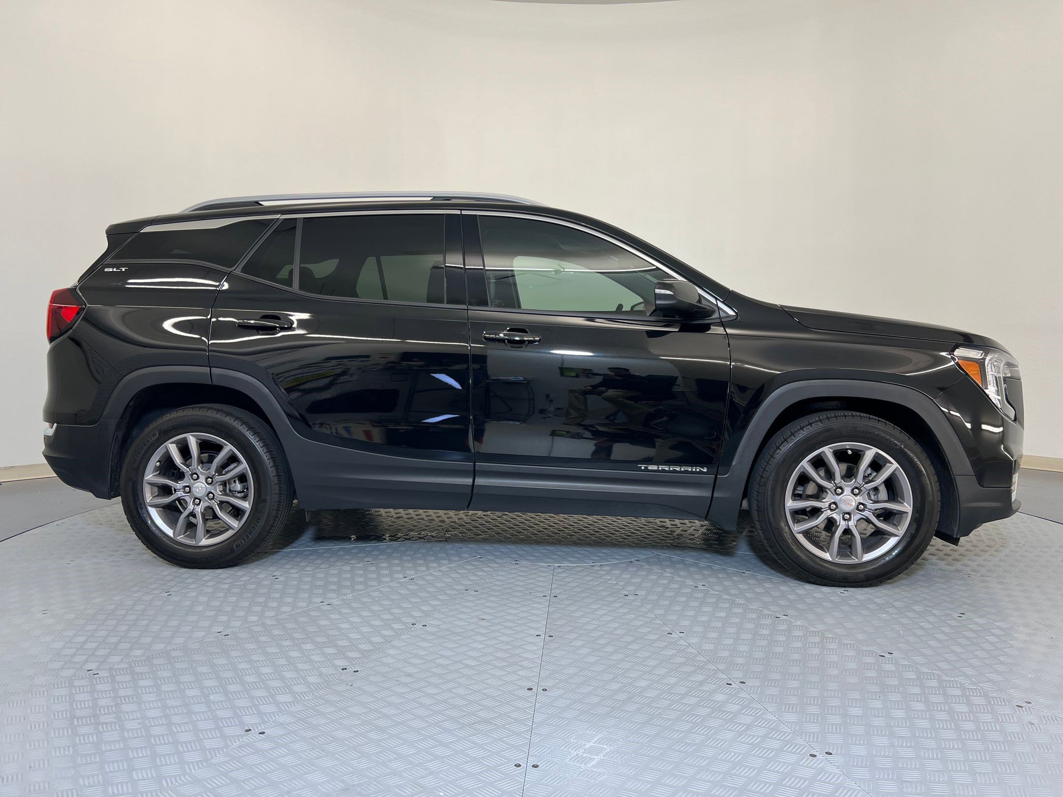 Used 2024 GMC Terrain SLT image 8