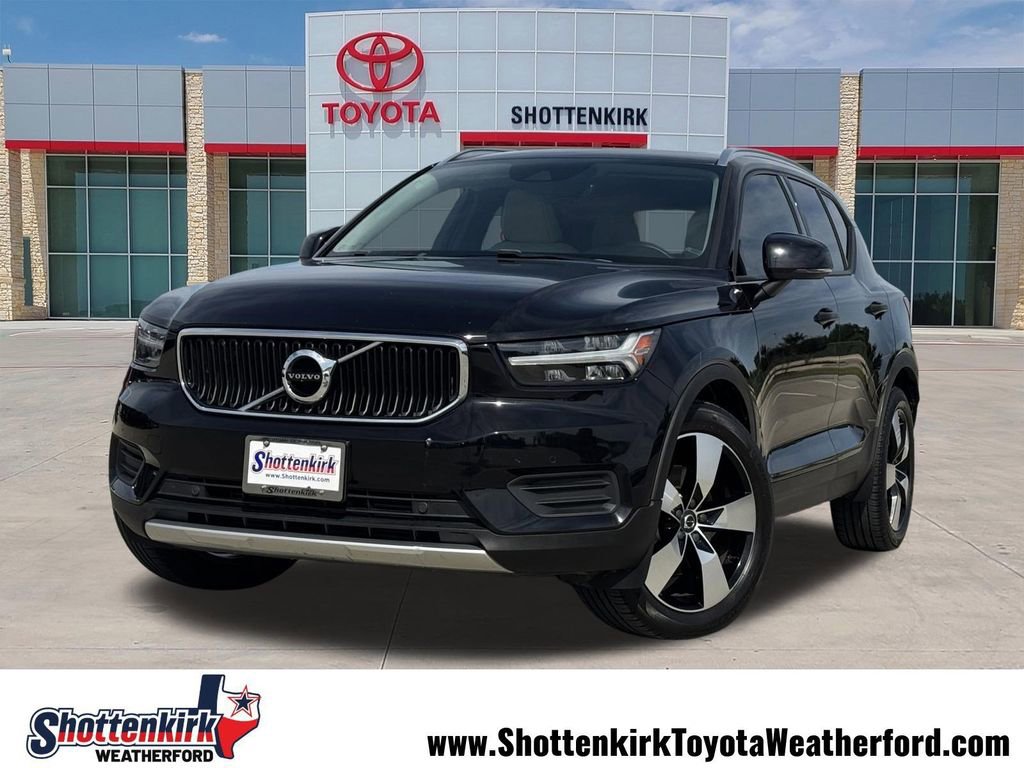 Used 2020 Volvo XC40 T5 Momentum w/ Protection Package Premier AWD/4WD image 1