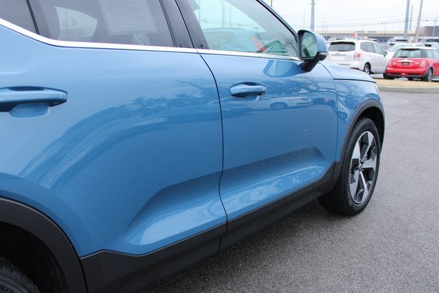 Used 2025 Volvo XC40 B5 Plus image 51