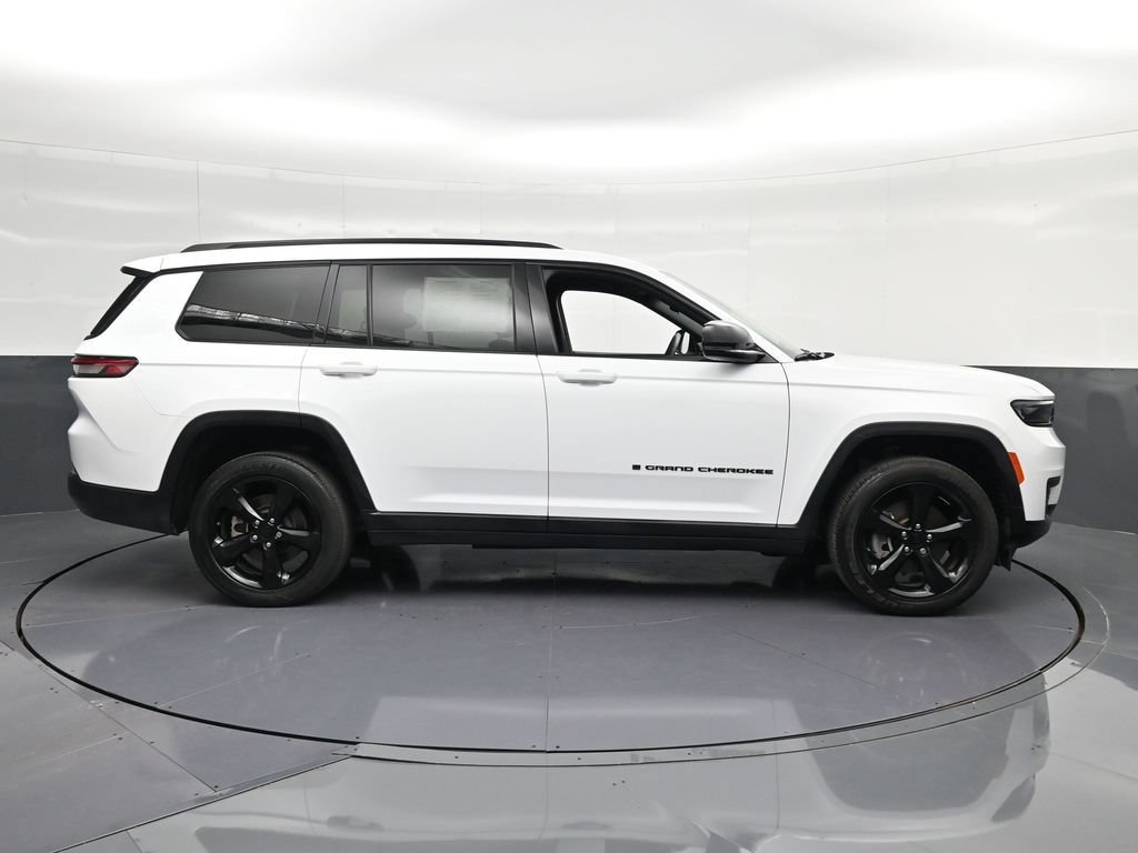Used 2023 Jeep Grand Cherokee L Laredo RWD image 4