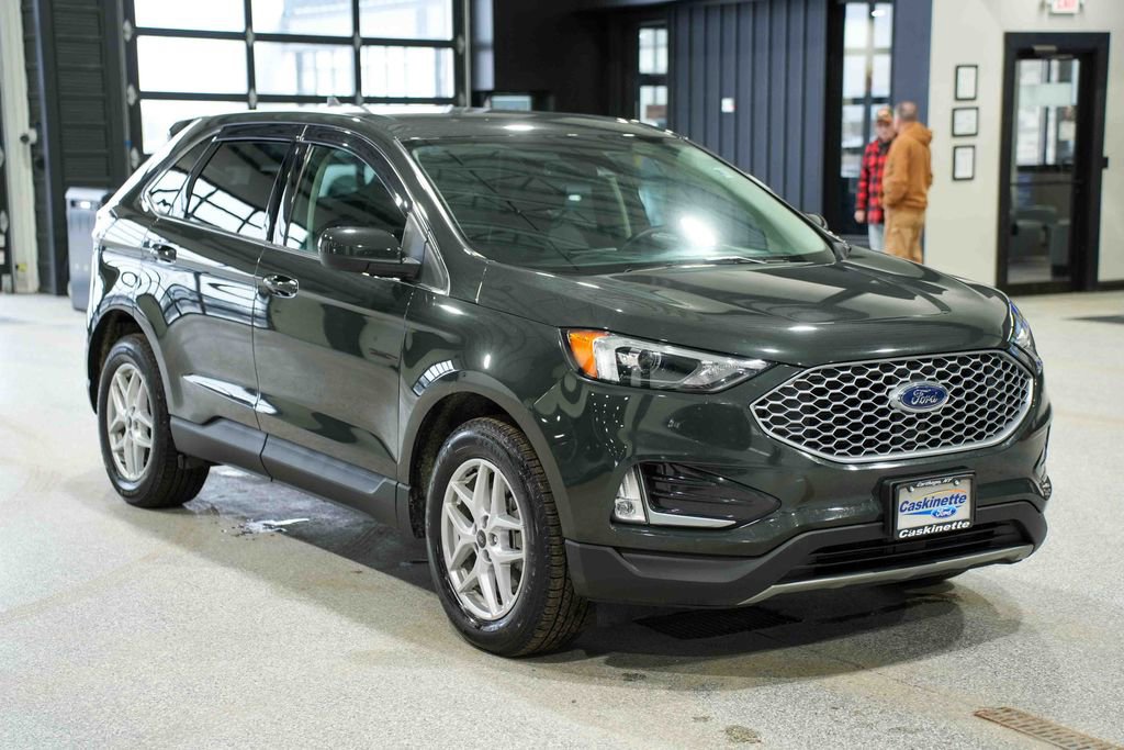 Used 2023 Ford Edge SEL w/ Convenience Package image 3