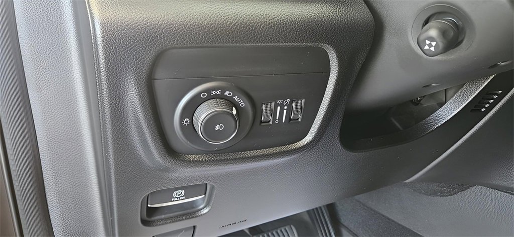 Used 2024 Jeep Grand Cherokee L Overland w/ Luxury Tech Group IV image 32