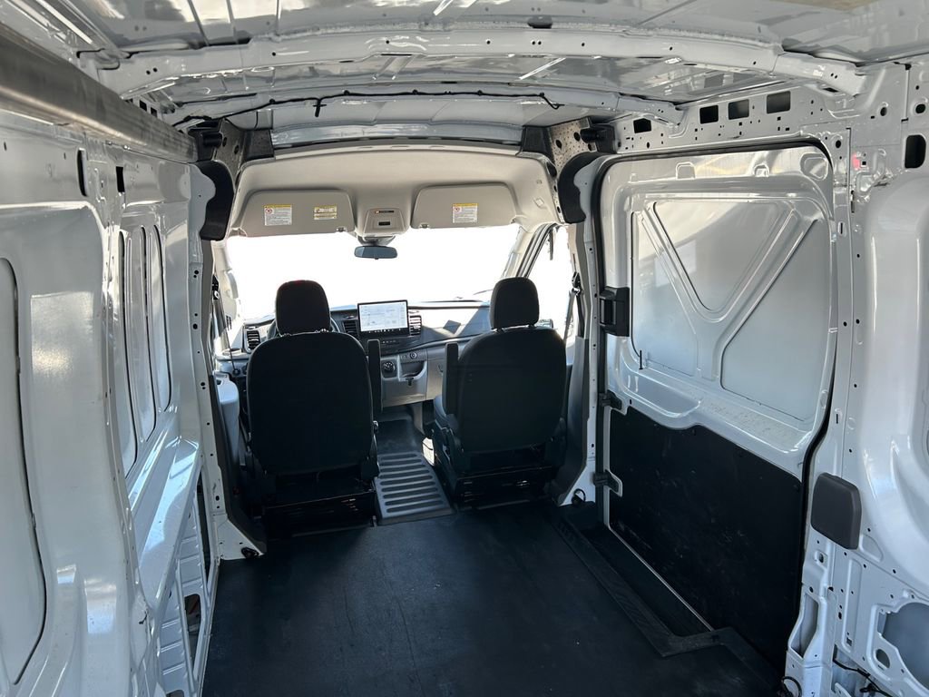 Used 2022 Ford E-Transit Medium Roof image 25