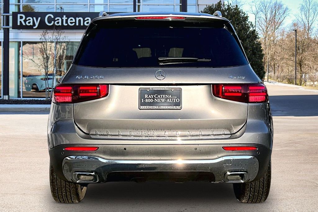 Used 2026 Mercedes-Benz GLB 250 4MATIC image 4