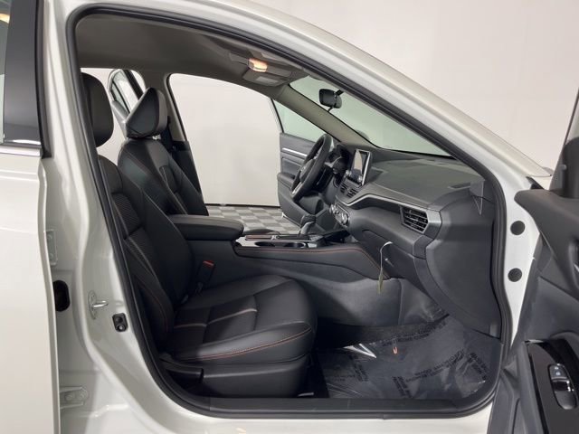 New 2025 Nissan Altima 2.5 SR image 38