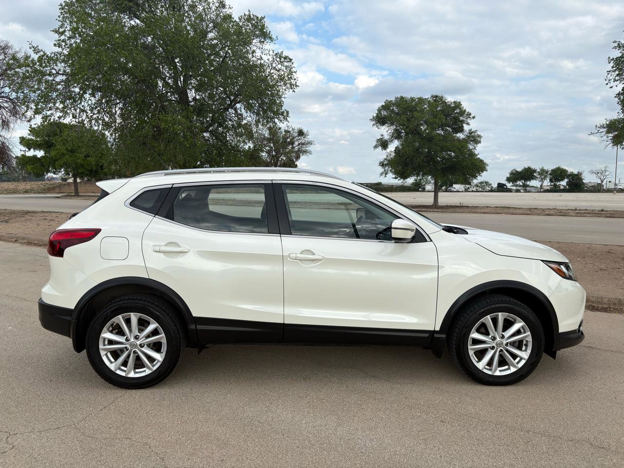 Used 2017 Nissan Rogue Sport SV w/ SV All-Weather Package AWD/4WD image 54