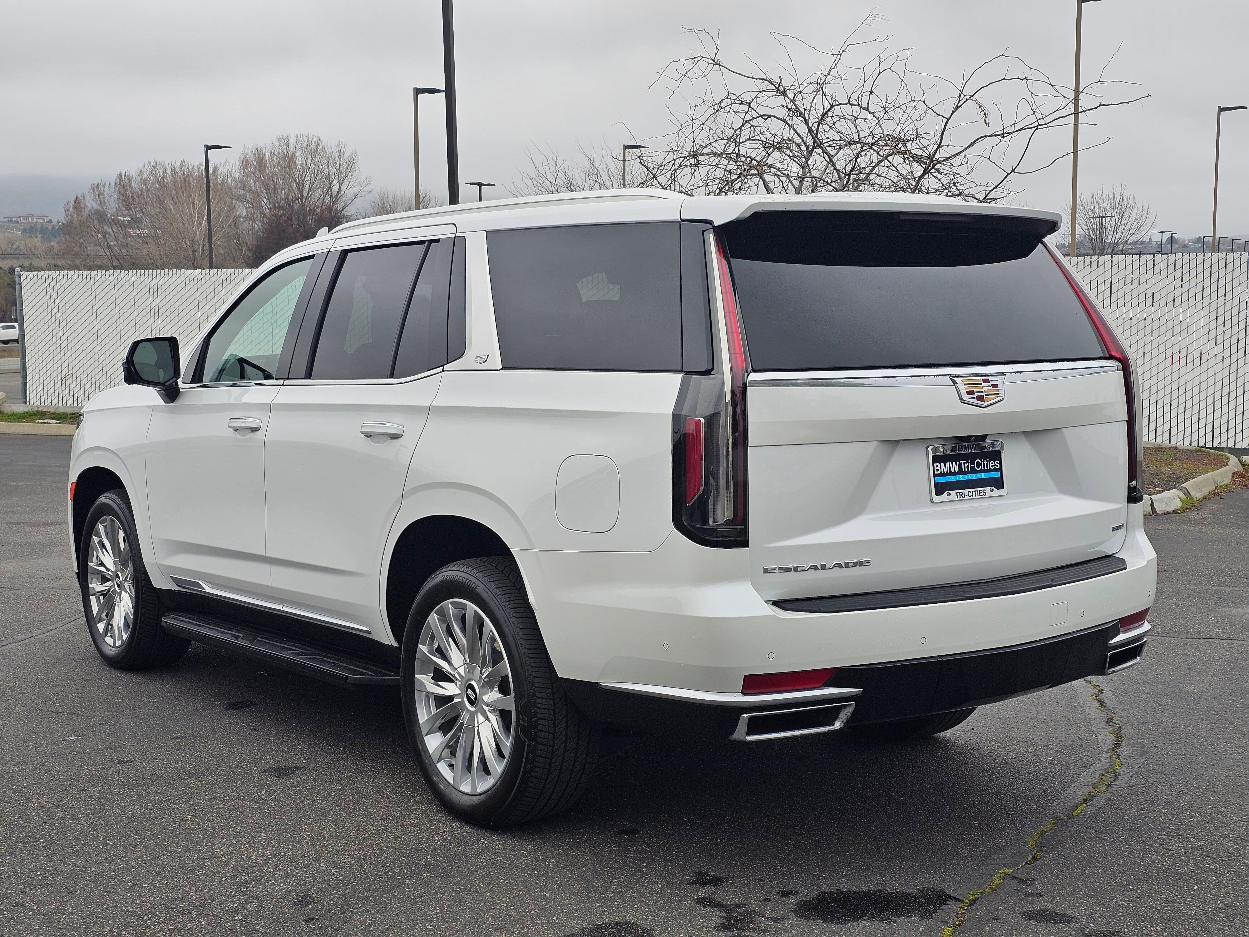 Used 2023 Cadillac Escalade Premium Luxury w/ Performance Package image 4