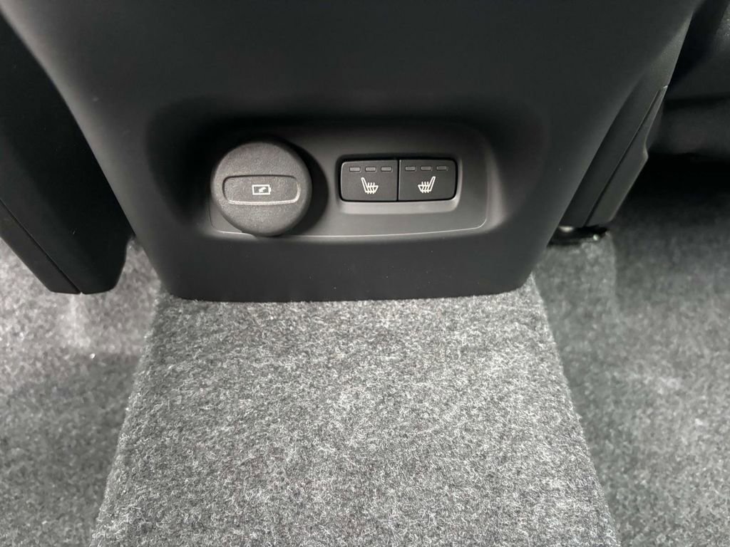 New 2026 Volvo XC40 B5 Plus w/ Protection Package Premier image 32