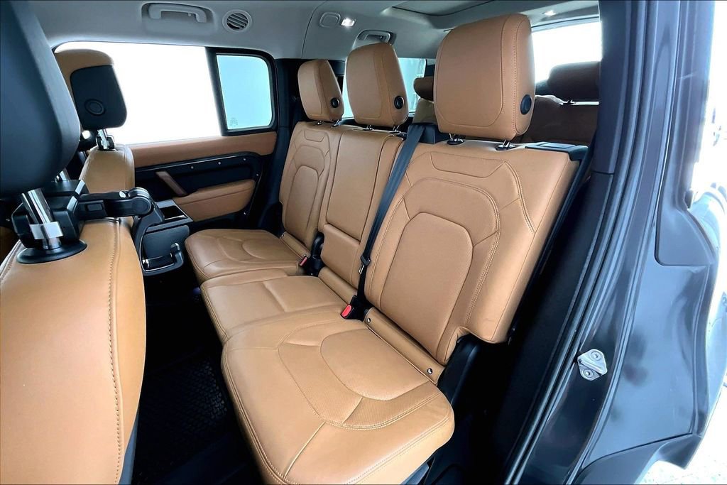 Used 2023 Land Rover Defender 130 First Edition image 33